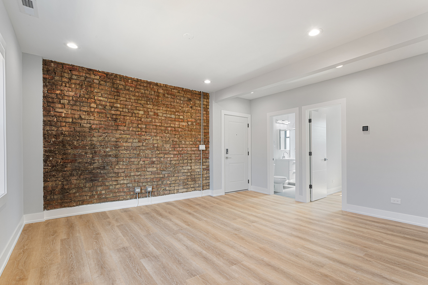 1548 West Juneway Terrace, Unit 2B Chicago, IL 60626 - Photo 6 of 17 a view of an empty room with wooden floor