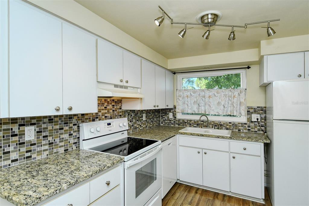 2512 Post Road Sarasota, FL 34231 - Photo 11 of 26