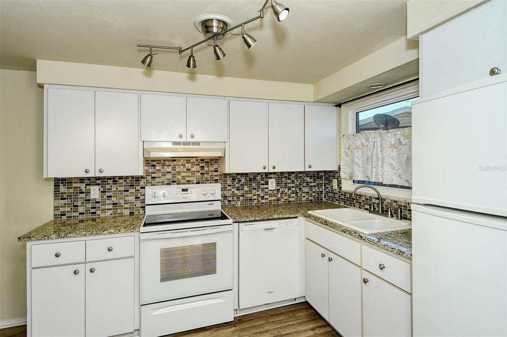 2512 Post Road Sarasota, FL 34231 - Photo 12 of 26