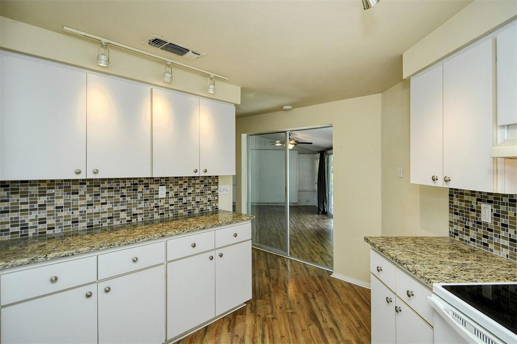 2512 Post Road Sarasota, FL 34231 - Photo 13 of 26