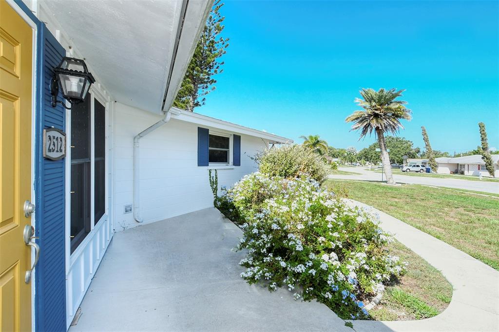 2512 Post Road Sarasota, FL 34231 - Photo 2 of 26