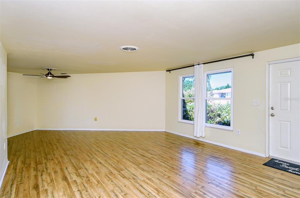 2512 Post Road Sarasota, FL 34231 - Photo 8 of 26