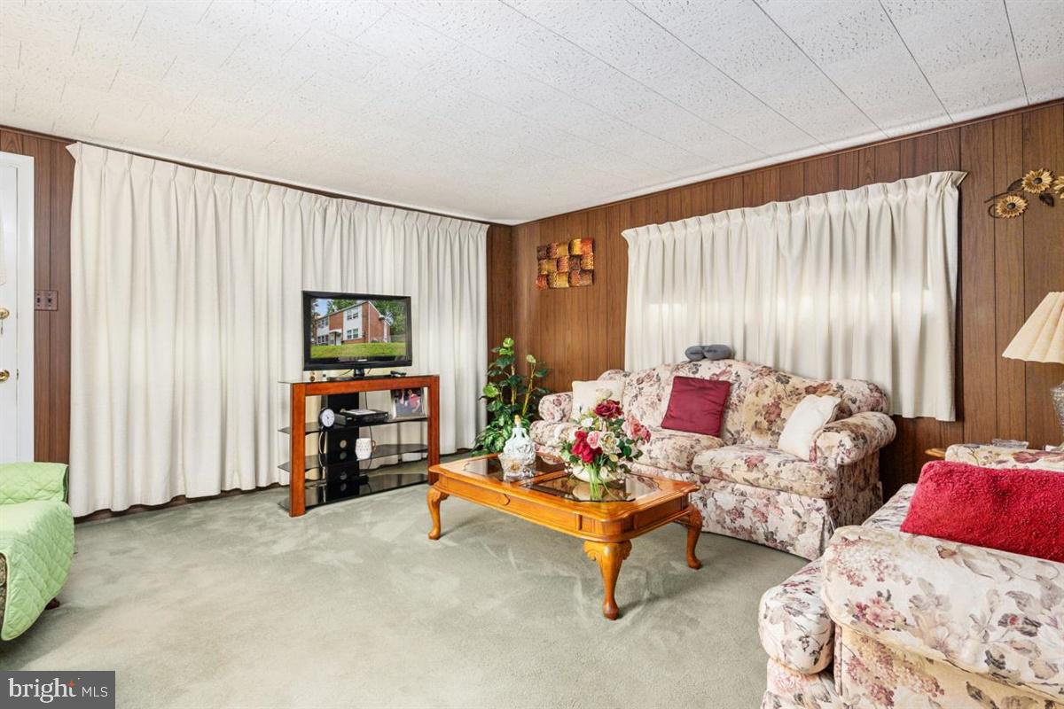 3314 Kessler Court Baltimore, MD 21227 - Photo 6 of 25 Living room with walkout to the back yard