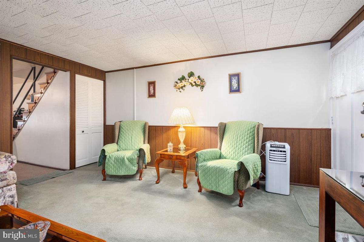 3314 Kessler Court Baltimore, MD 21227 - Photo 8 of 25 Living Room