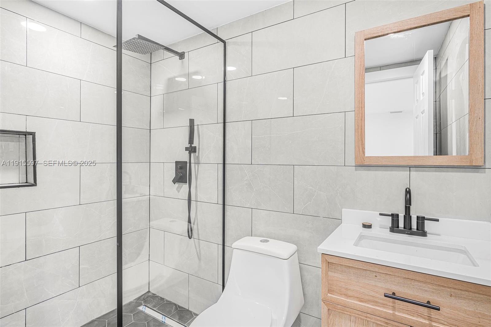 216 Northeast 160th Street Miami, FL 33162 - Photo 18 of 31