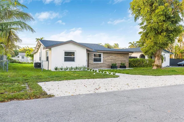 $3,500 | 216 Northeast 160th Street, Miami, FL 33162