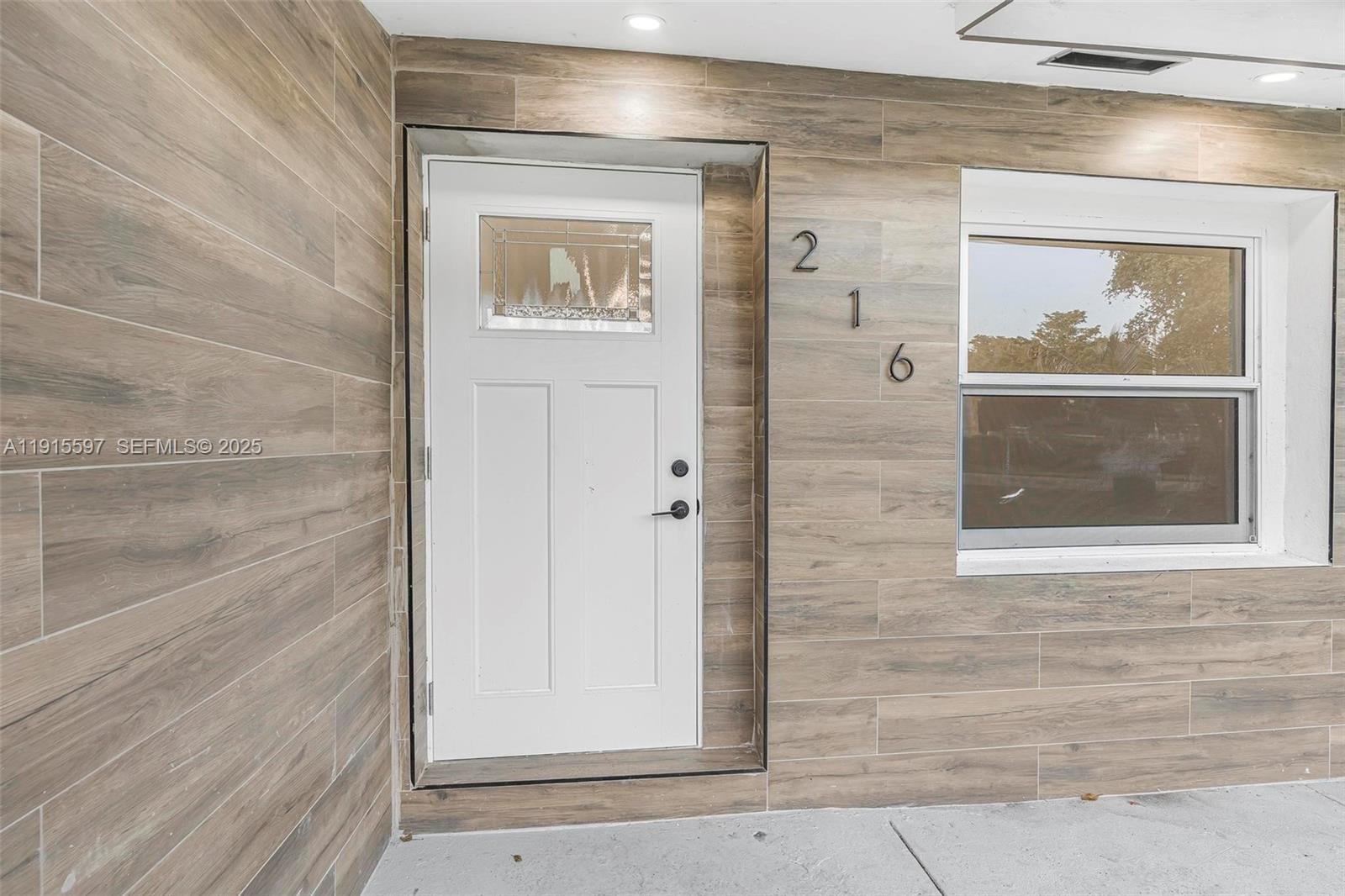 216 Northeast 160th Street Miami, FL 33162 - Photo 4 of 31