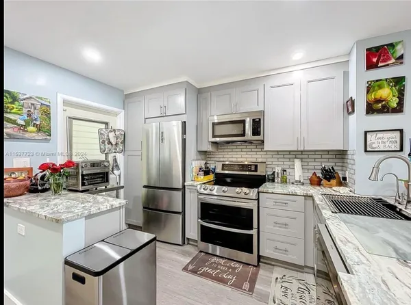 $3,800 | 460 Paradise Isle Boulevard, Unit 205, Hallandale Beach, FL 33009