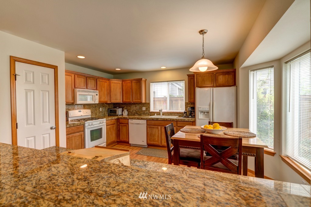 4226 154th Place Southeast Bothell, WA 98012 - Photo 8 of 21 Gallery Image 8