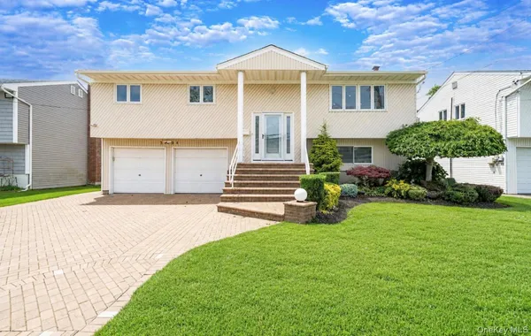 $949,000 | 3824 Illona Lane, Oceanside, NY 11572