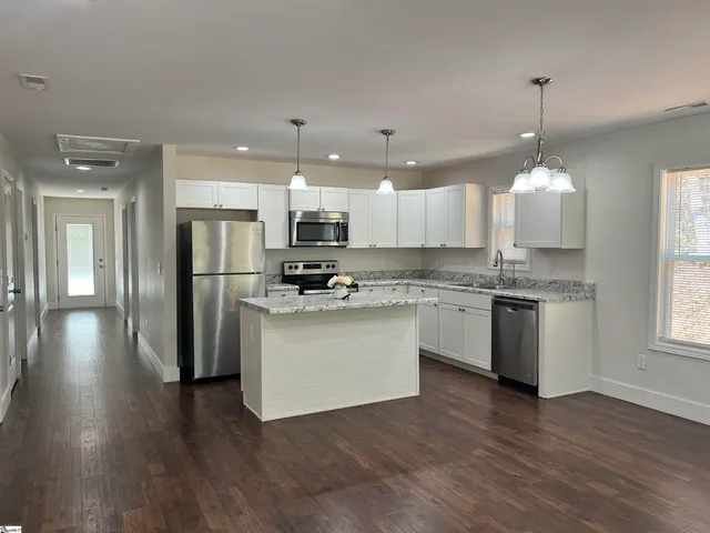 $389,900 | 1735 Inman Road, Wellford, SC 29385