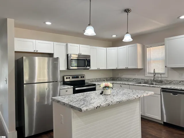 $389,900 | 1735 Inman Road, Wellford, SC 29385