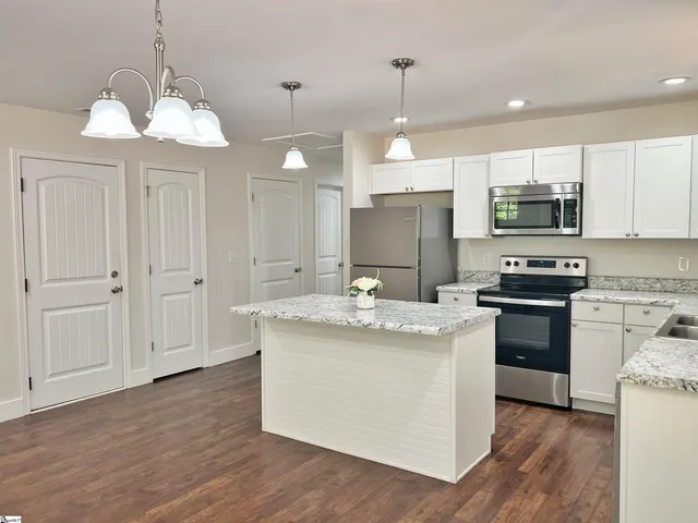 $389,900 | 1735 Inman Road, Wellford, SC 29385