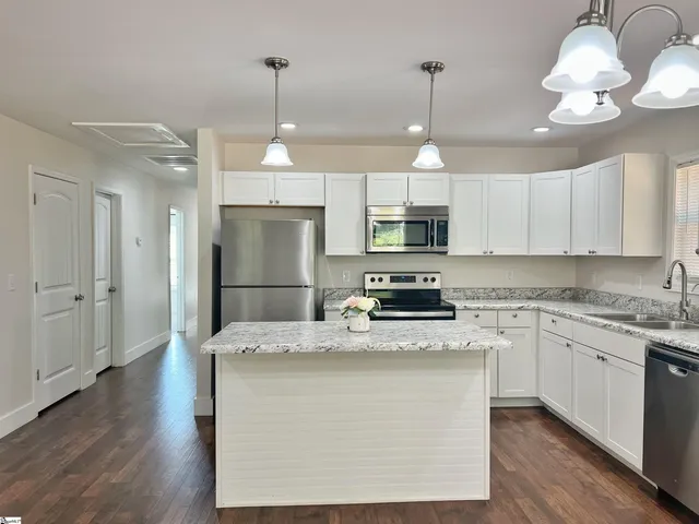 $389,900 | 1735 Inman Road, Wellford, SC 29385