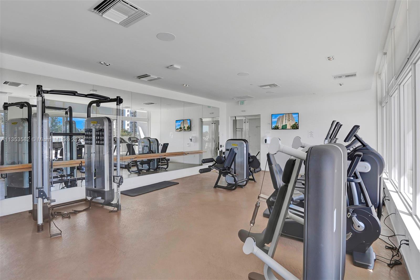 401 North Birch Road, Unit 903 Fort Lauderdale, FL 33304 - Photo 39 of 42 a view of a room with gym equipment