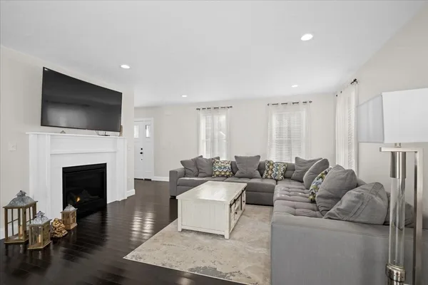 $999,999 | 2 Hemlock Street, Paxton, MA 01612