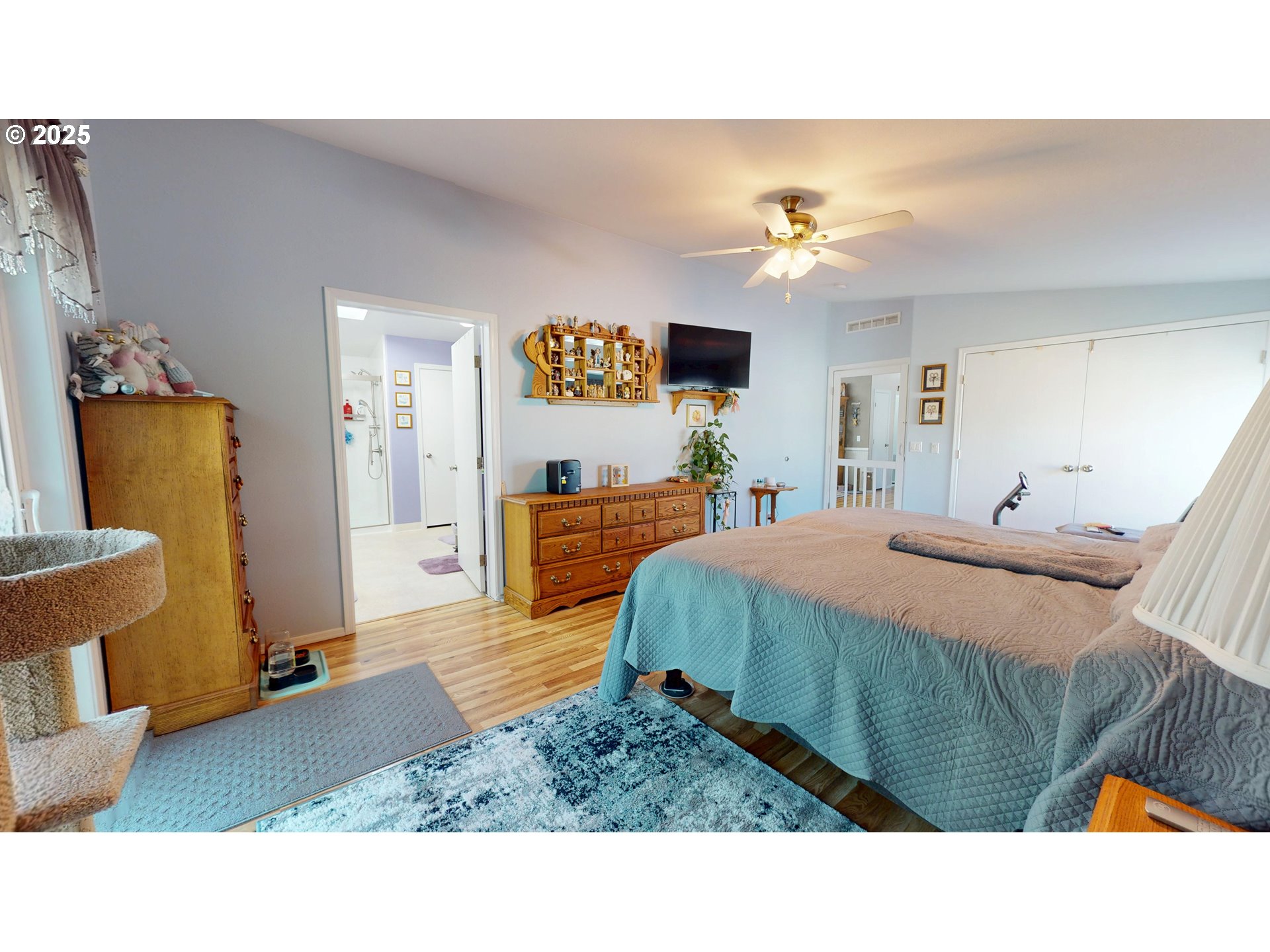 2753 Maia Loop Springfield, OR 97477 - Photo 23 of 40 a living room with a bed furniture and a window