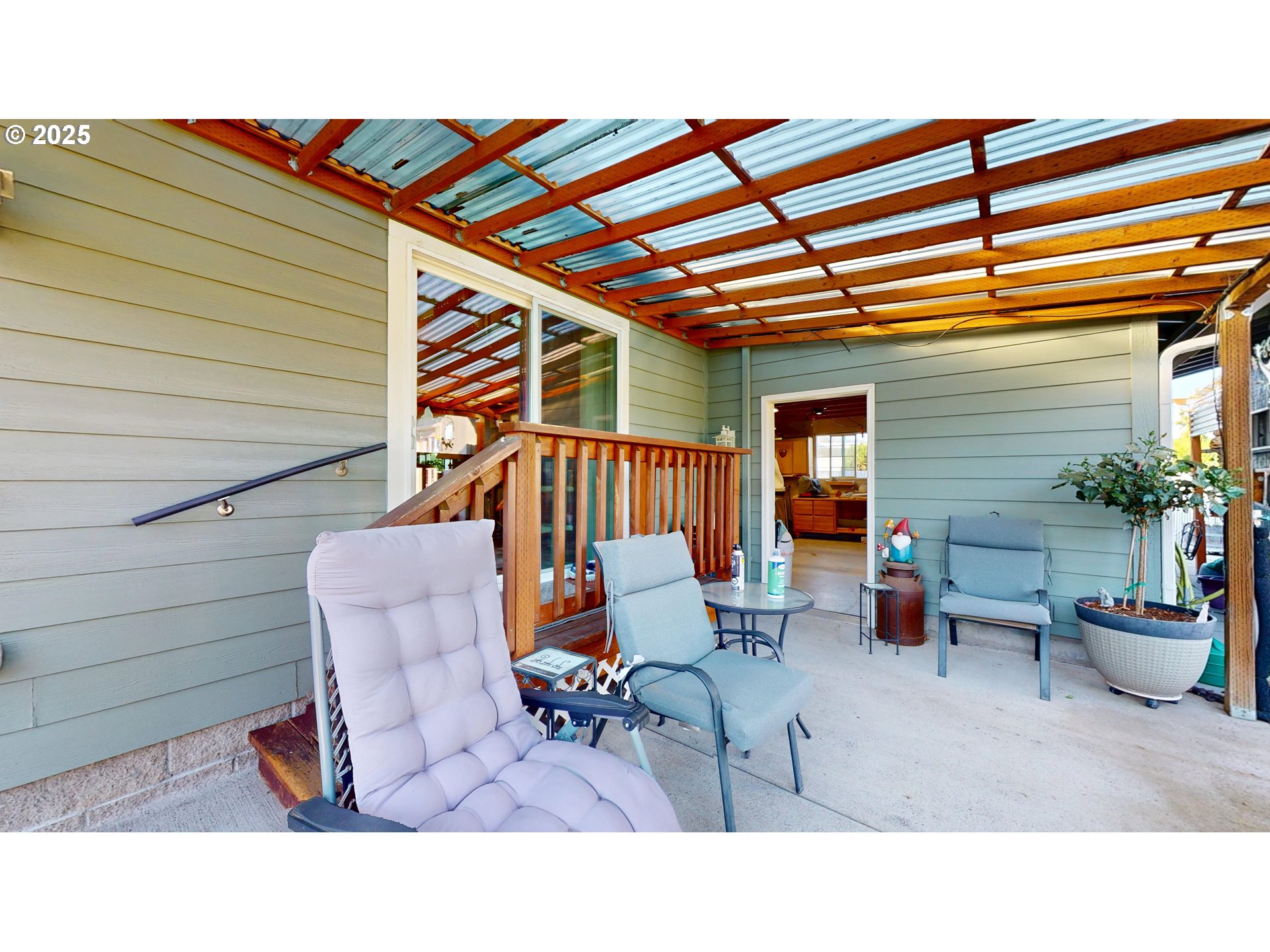 2753 Maia Loop Springfield, OR 97477 - Photo 28 of 40 a outdoor space with a sitting space