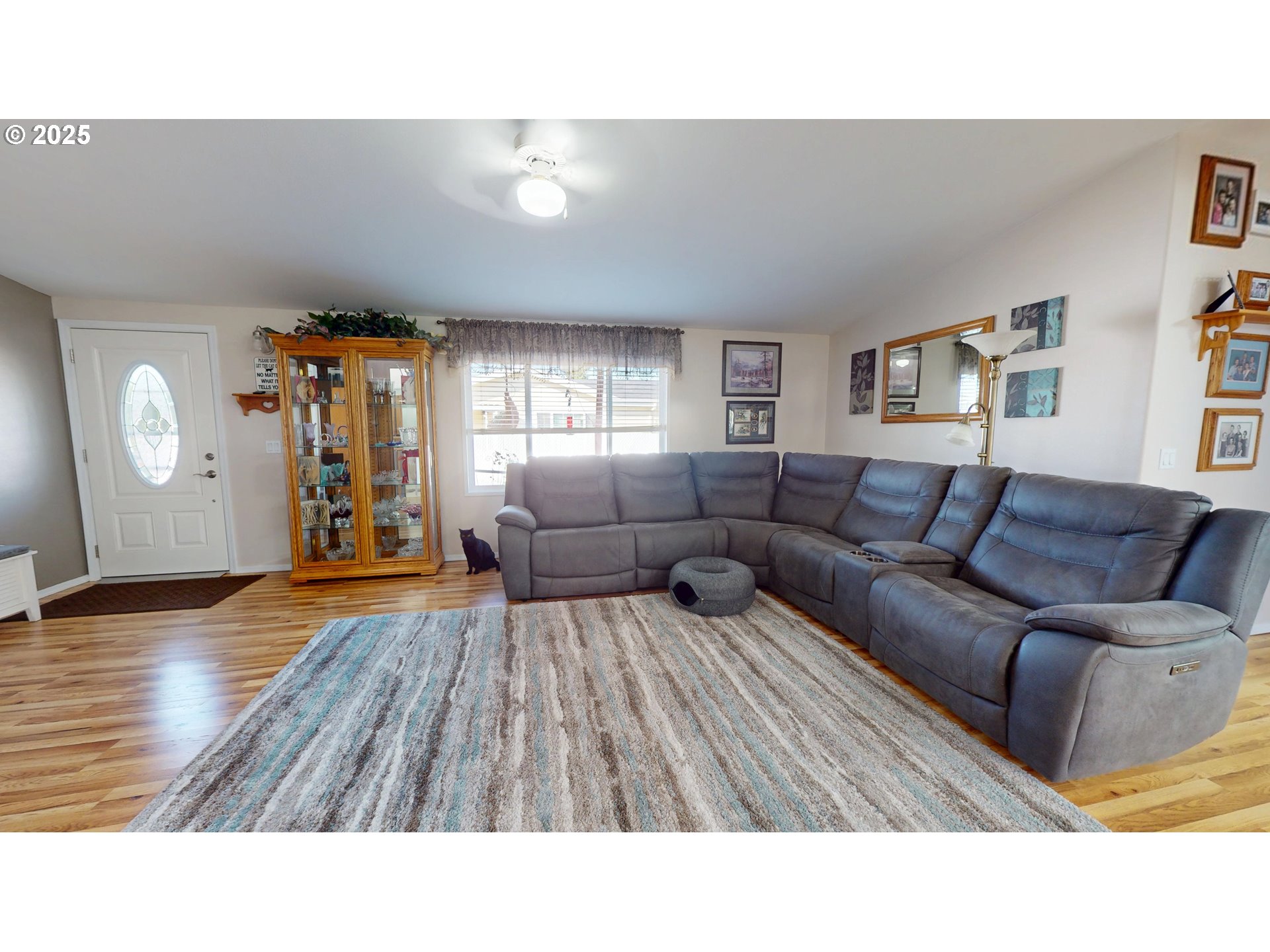 2753 Maia Loop Springfield, OR 97477 - Photo 3 of 40 a living room with furniture and wooden floor
