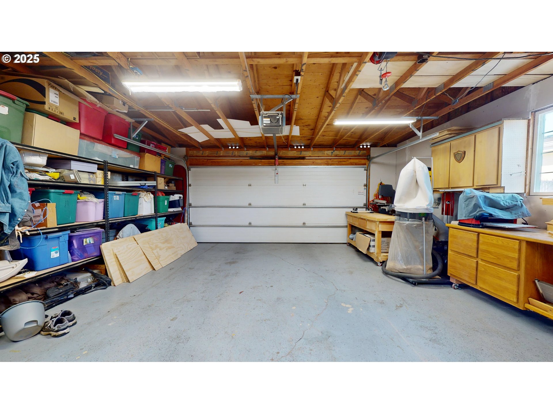 2753 Maia Loop Springfield, OR 97477 - Photo 34 of 40 a garage filled with furniture