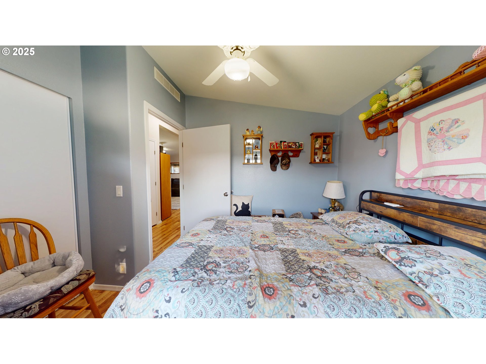 2753 Maia Loop Springfield, OR 97477 - Photo 6 of 40 a en suite bathroom with a sink and a mirror