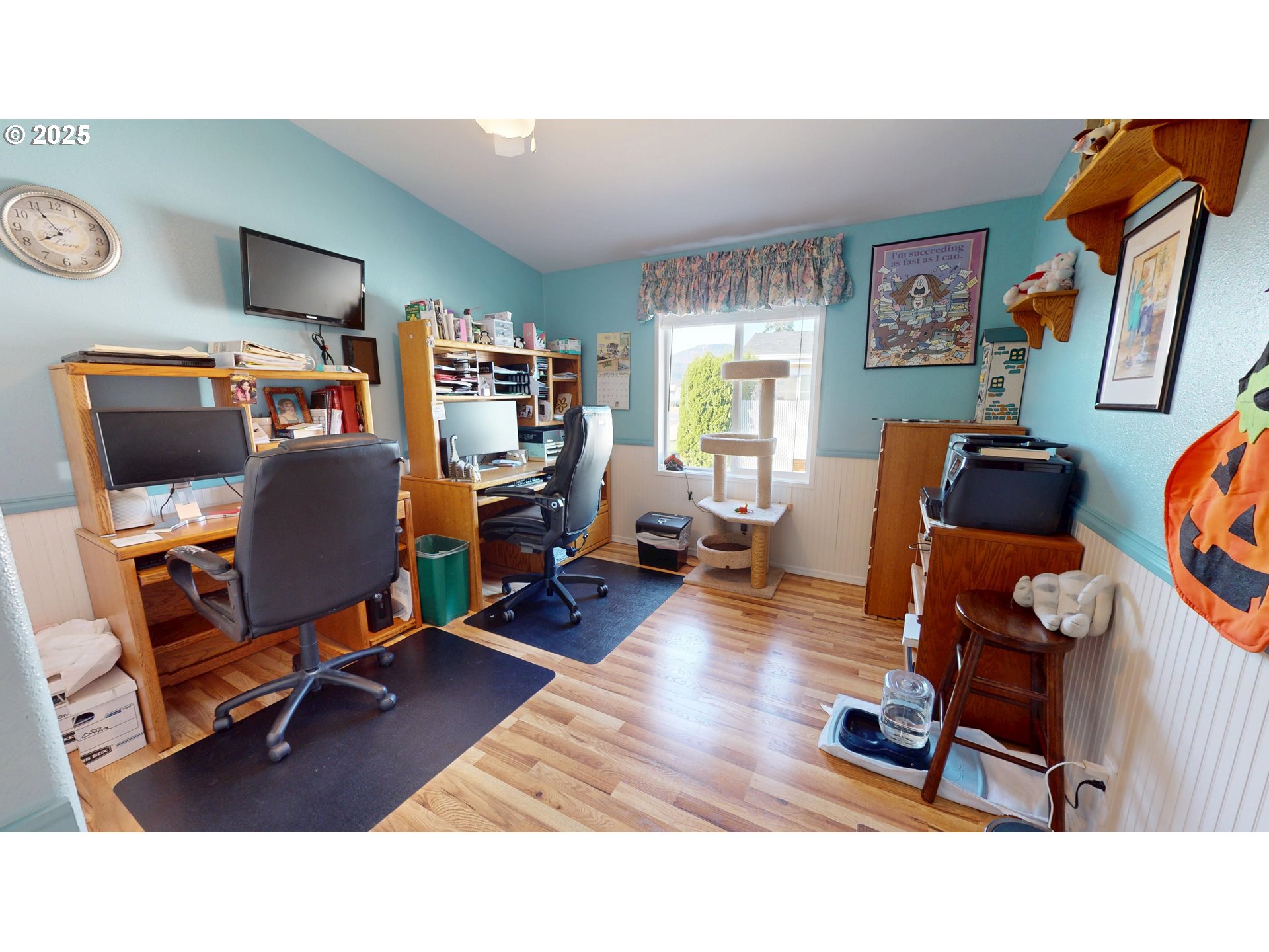 2753 Maia Loop Springfield, OR 97477 - Photo 7 of 40 a living room with furniture and a flat screen tv