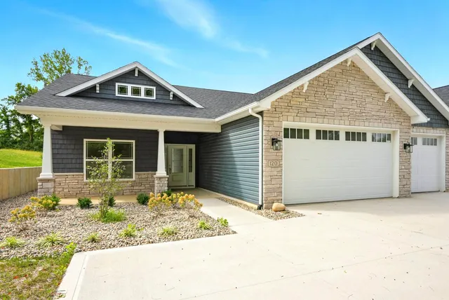 $489,900 | 120 Ln 520 A Lake, Unit 17, Fremont, IN 46737