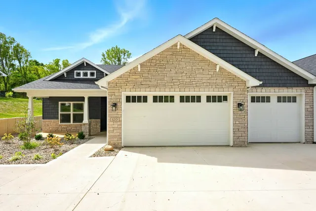 $489,900 | 120 Ln 520 A Lake, Unit 17, Fremont, IN 46737