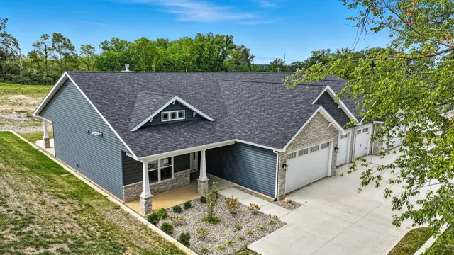 $489,900 | 120 Ln 520 A Lake, Unit 17, Fremont, IN 46737