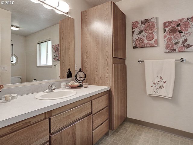18985 Southwest Rosedale Court Beaverton, OR 97007 - Photo 20 of 32 Gallery Image 20