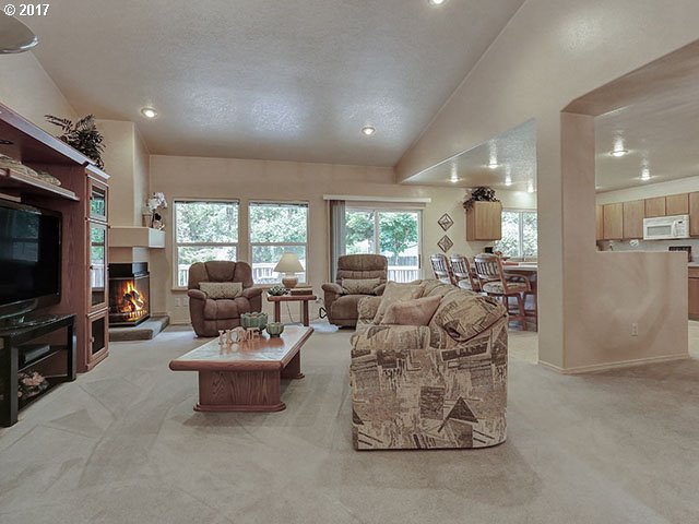 18985 Southwest Rosedale Court Beaverton, OR 97007 - Photo 4 of 32 Gallery Image 4
