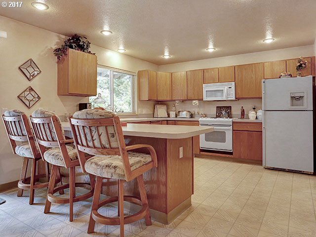 18985 Southwest Rosedale Court Beaverton, OR 97007 - Photo 10 of 32 Gallery Image 10