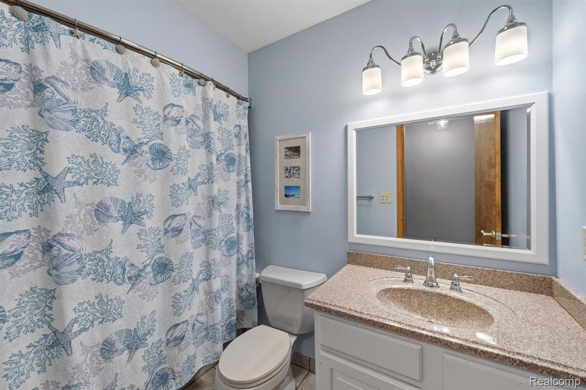 125 Olde Franklin Road Howell, MI 48855 - Photo 41 of 57 Bathroom