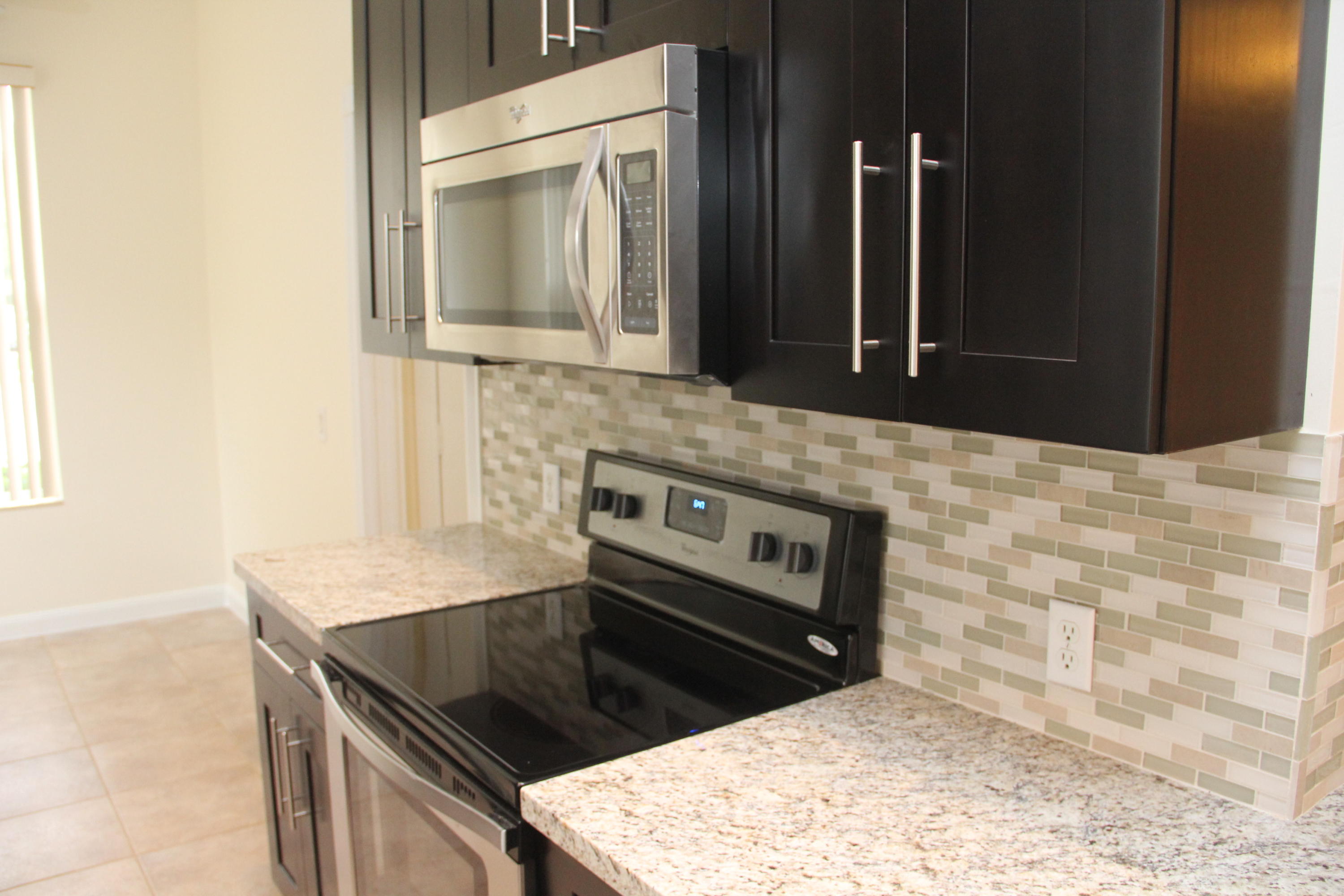 201 Hampton Circle Jupiter, FL 33458 - Photo 5 of 22 IMG_7316