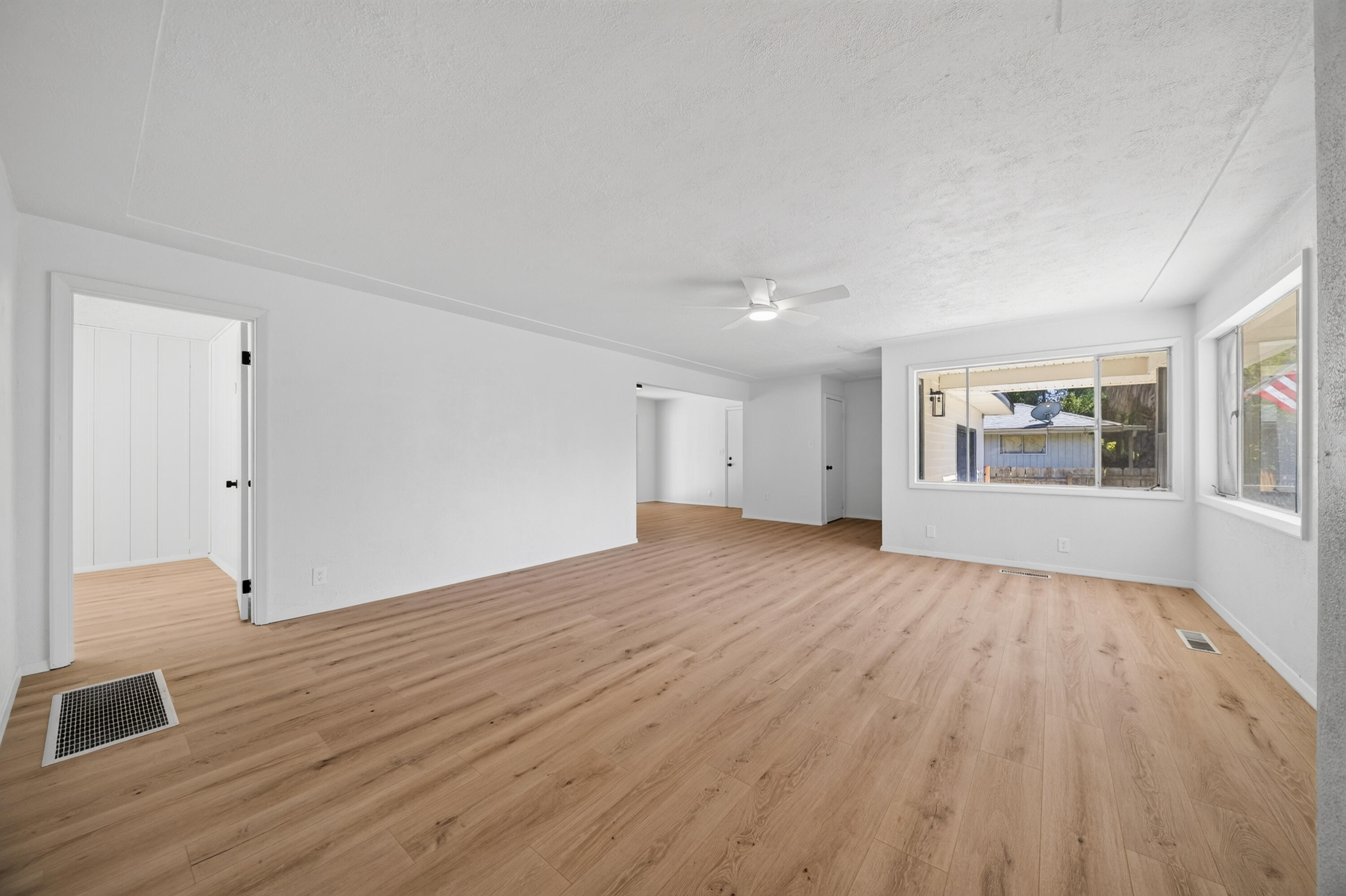 6851 Airport Road Redding, CA 96002 - Photo 7 of 26 Living Room