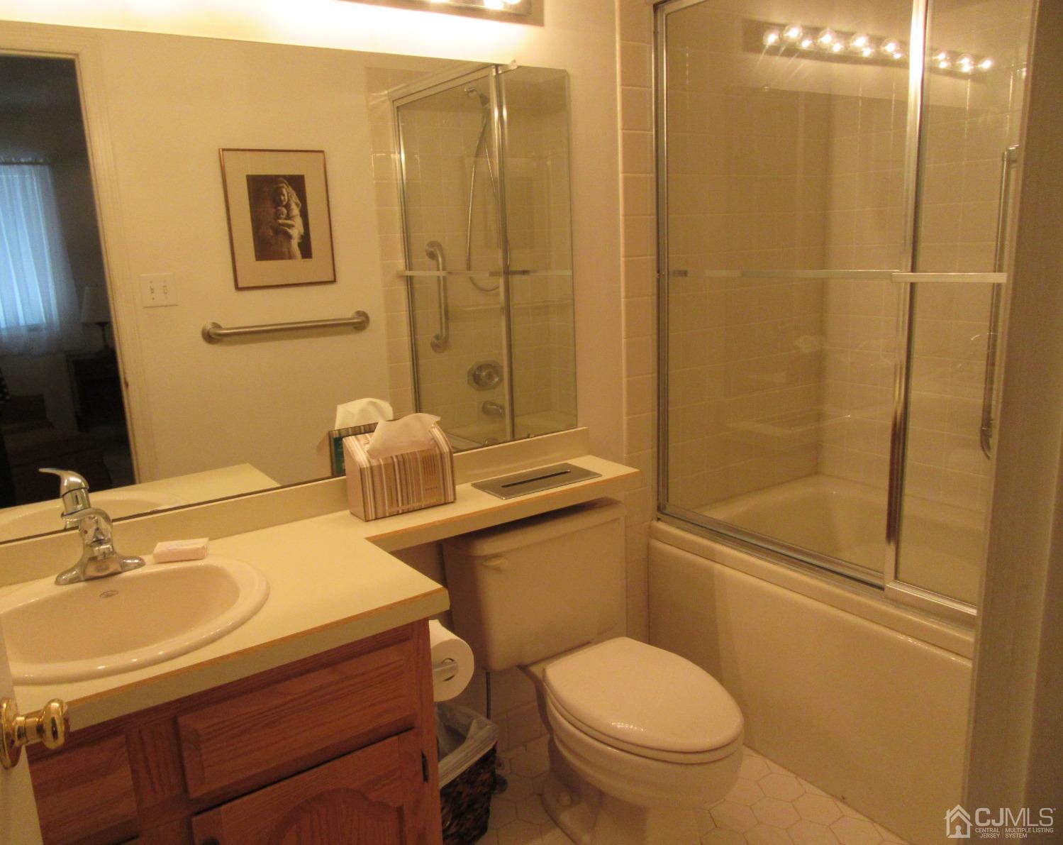 5 Winthrop Road Monroe Township, NJ 08831 - Photo 12 of 23 Gallery Image 12