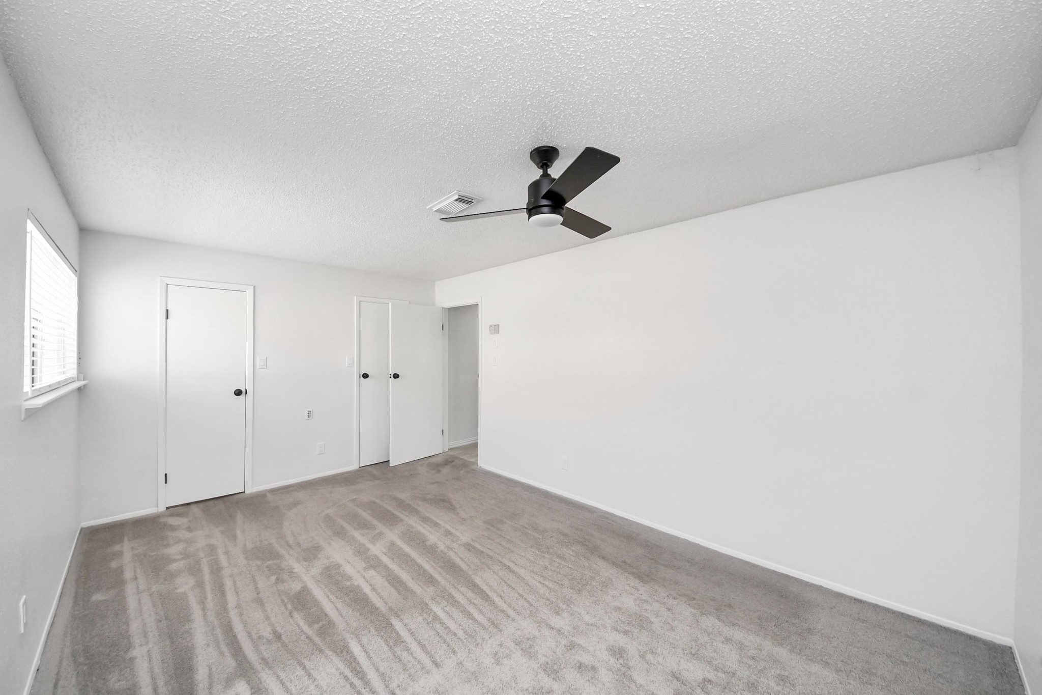 6601 Sands Point Drive, Unit 47 Houston, TX 77074 - Photo 31 of 46 a view of empty room with a ceiling fan
