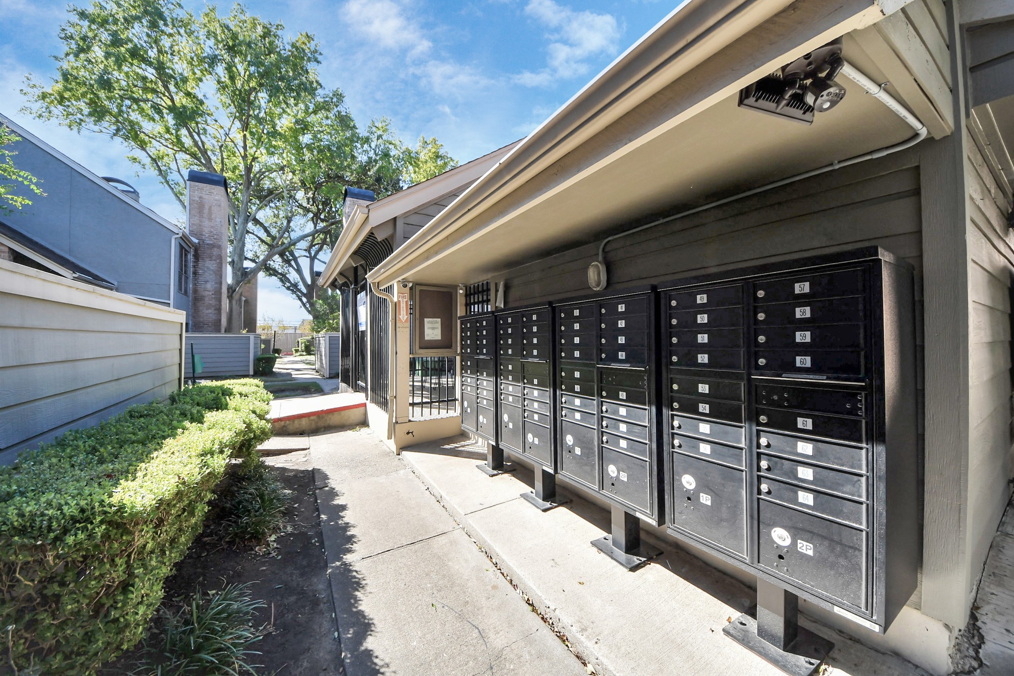 6601 Sands Point Drive, Unit 47 Houston, TX 77074 - Photo 44 of 46 a view of a chair and tables in the balcony