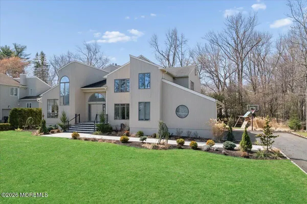 $1,375,000 | 220 Tracy Drive, Morganville, NJ 07751