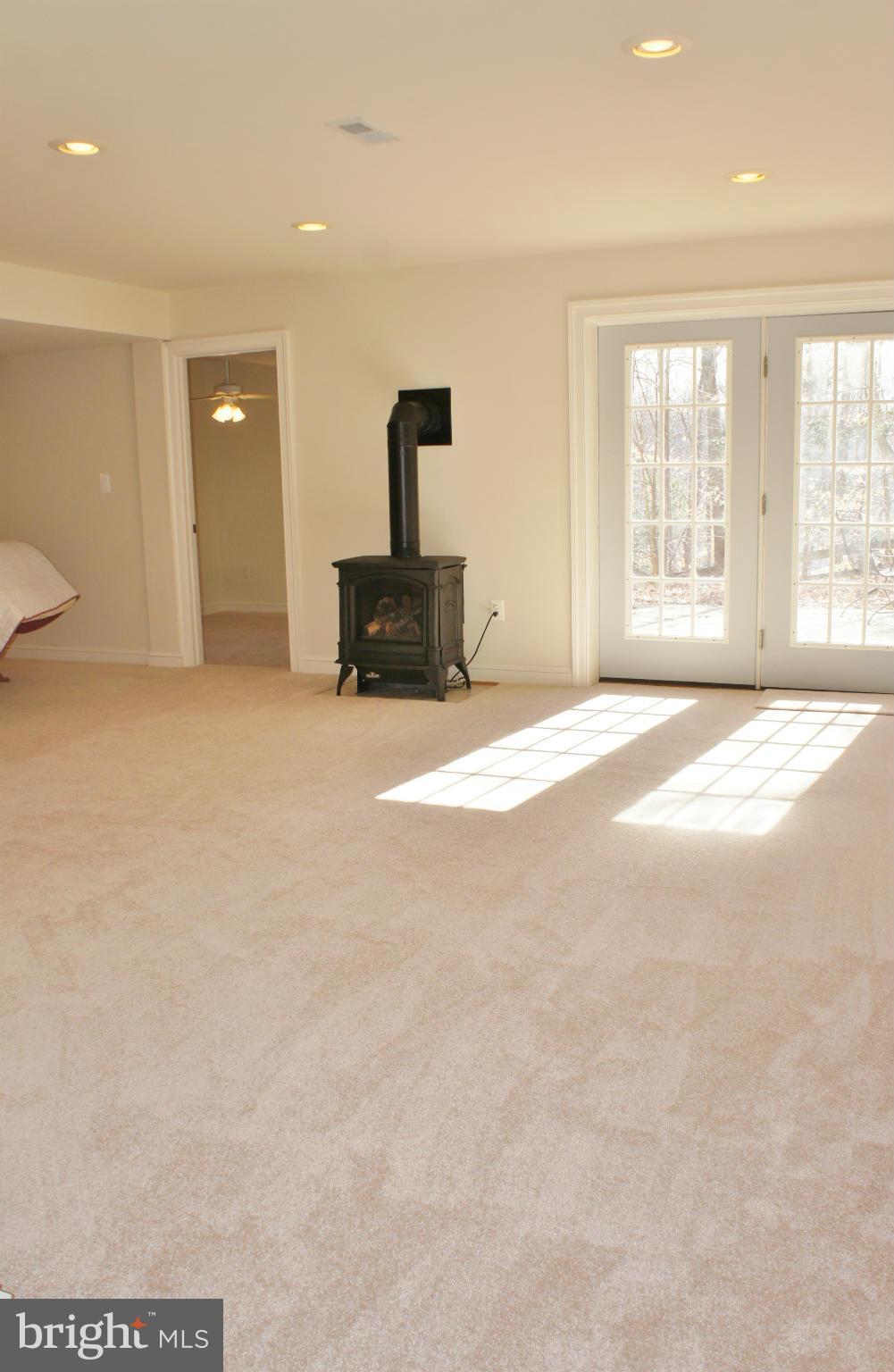 4614 Green Ridge Court Huntingtown, MD 20639 - Photo 25 of 30 Spacious Family Room w/gas stove!
