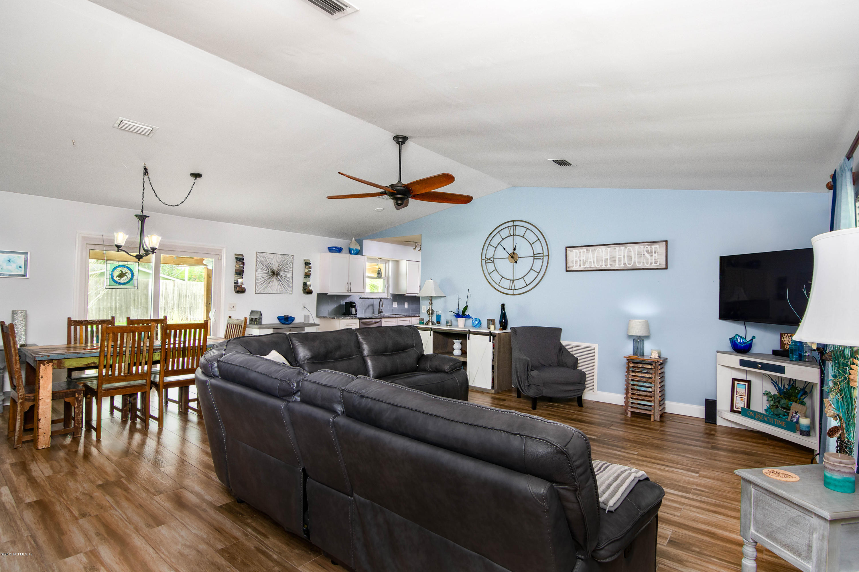 13637 Fanshowe Road Jacksonville, FL 32246 - Photo 8 of 32 High Ceilings