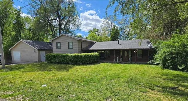 $225,000 | 6004 Amazonia Road, St. Joseph, MO 64505