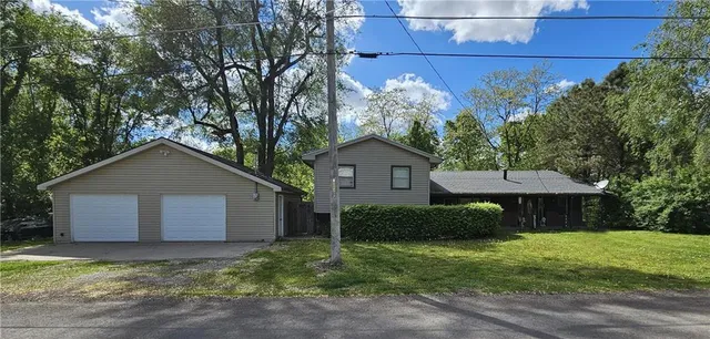 $225,000 | 6004 Amazonia Road, St. Joseph, MO 64505