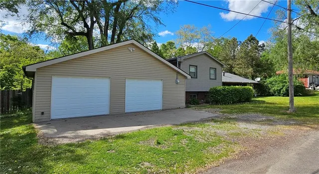 $225,000 | 6004 Amazonia Road, St. Joseph, MO 64505