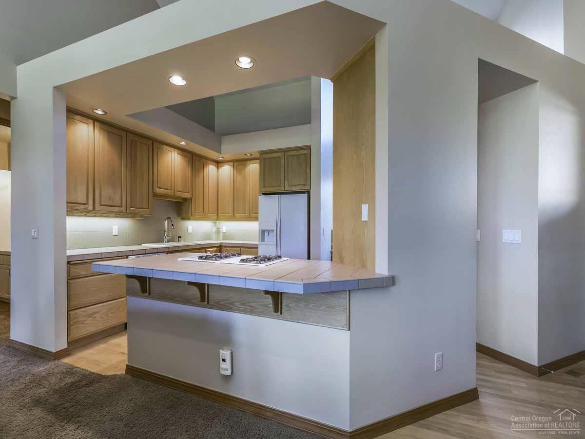 61945 Fall Creek Loop Bend, OR 97702 - Photo 5 of 25 Gallery Image 5