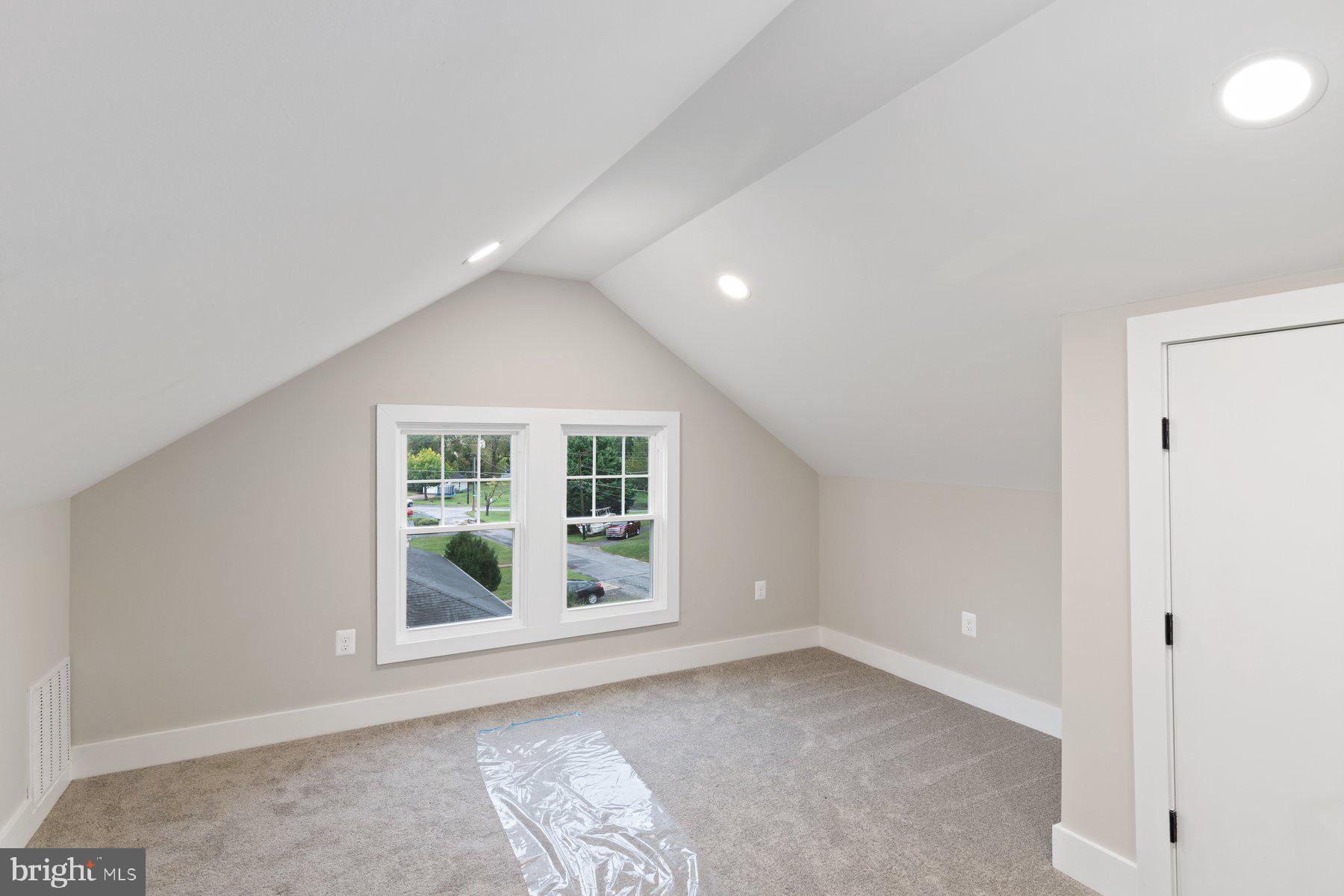 509 Valcour Road Catonsville, MD 21228 - Photo 23 of 40 an empty room with windows