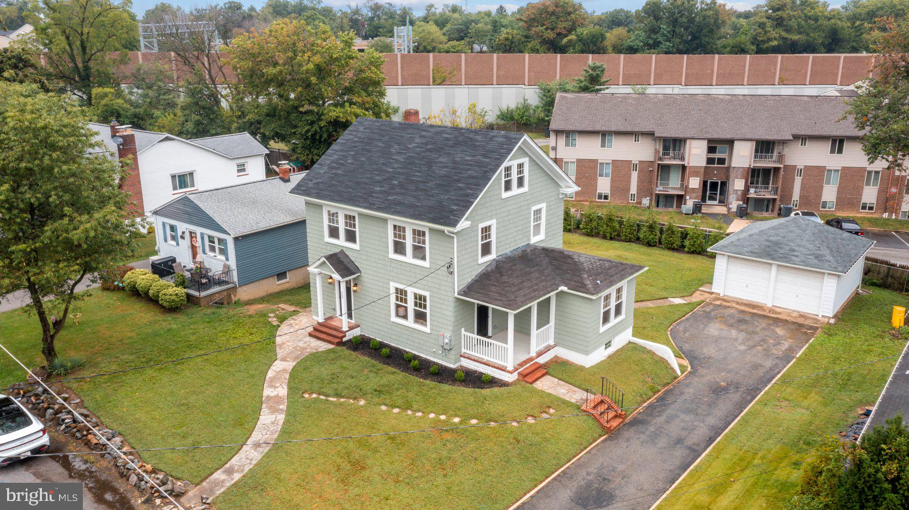 509 Valcour Road Catonsville, MD 21228 - Photo 33 of 40 an aerial view of a house with swimming pool and a yard