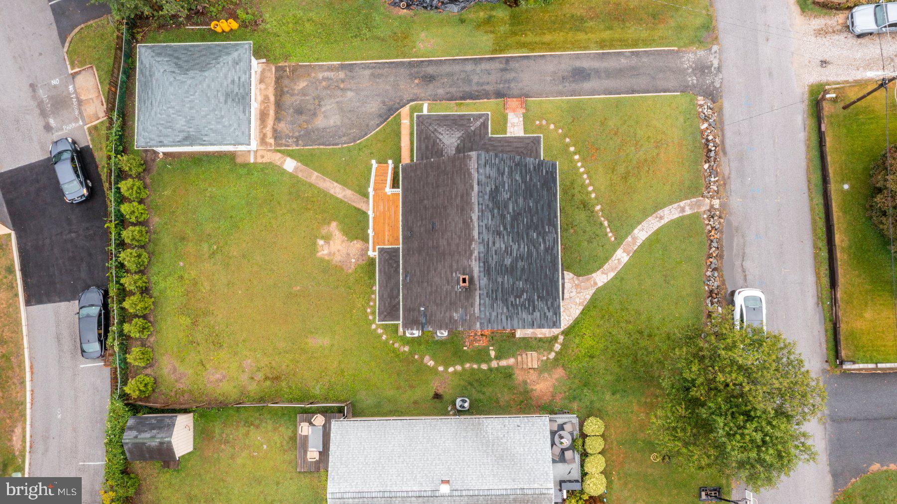509 Valcour Road Catonsville, MD 21228 - Photo 34 of 40 an aerial view of a house with a yard