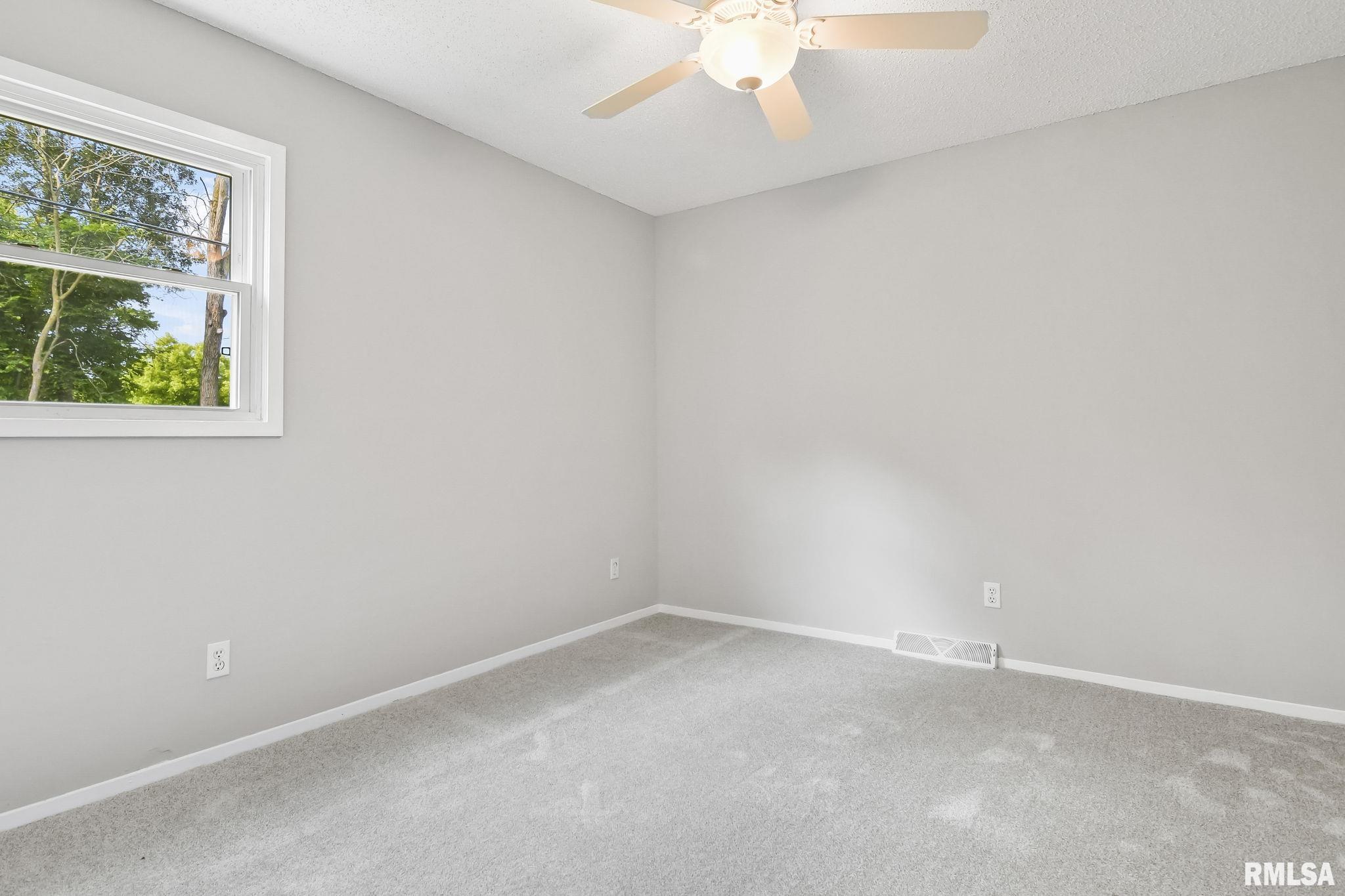100 Hawkeye Way Springfield, IL 62707 - Photo 15 of 30
