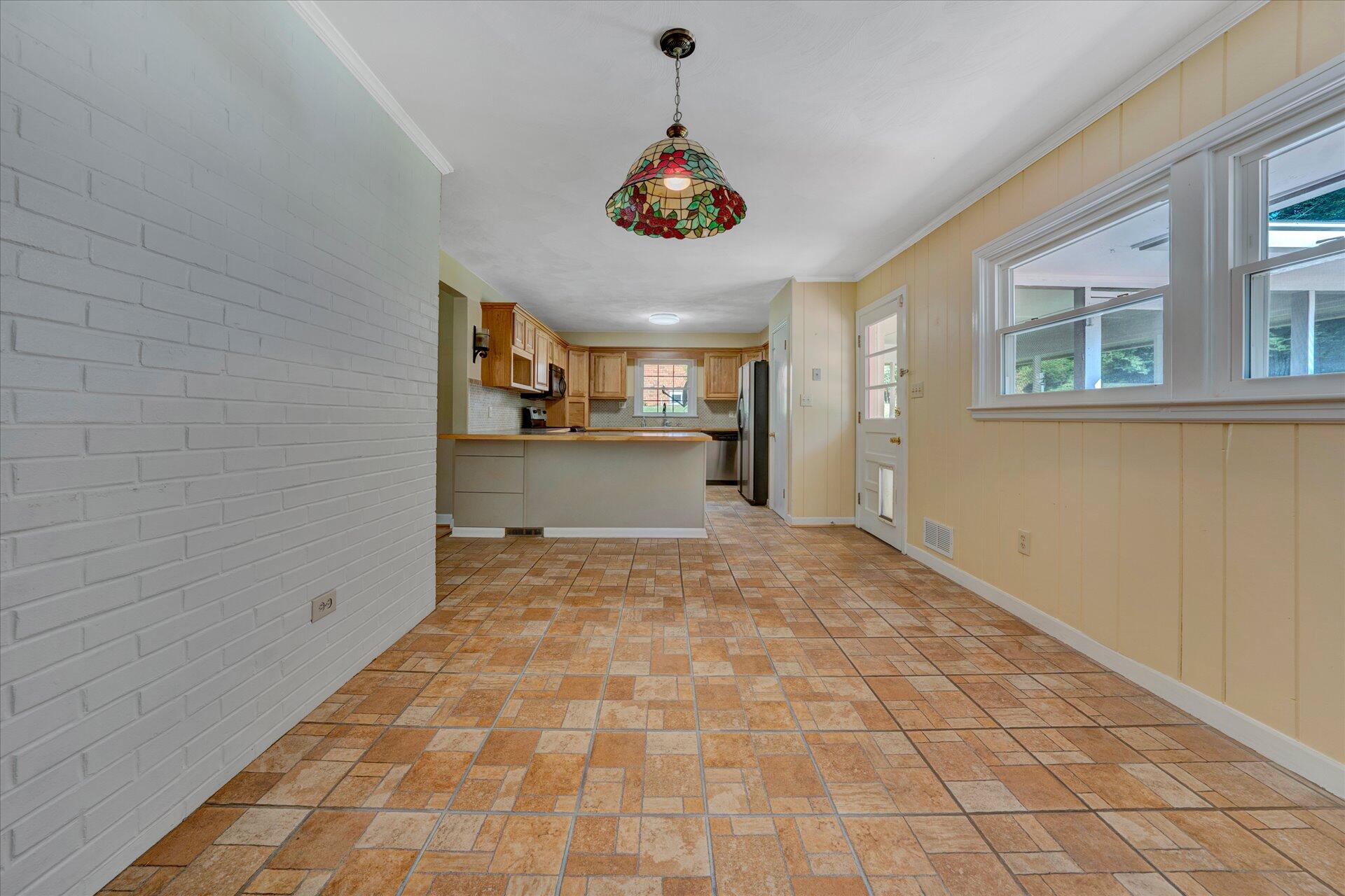 2501 Sprucewood Road Southwest Roanoke, VA 24015 - Photo 11 of 46 Dining room